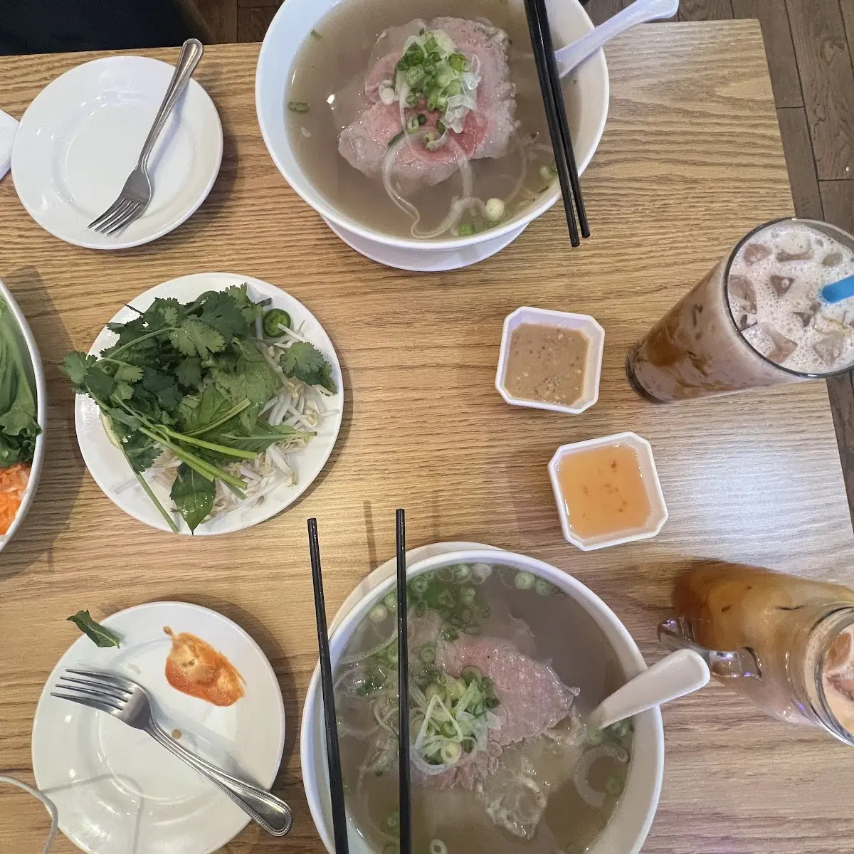 beef pho noodle soup - medium rare 4 生牛肉粉